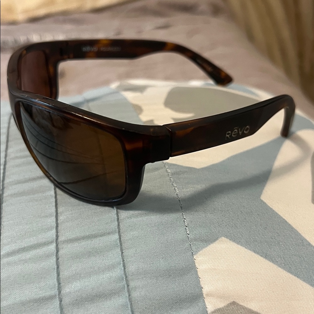 Revo “frames” - Picture 4 of 9